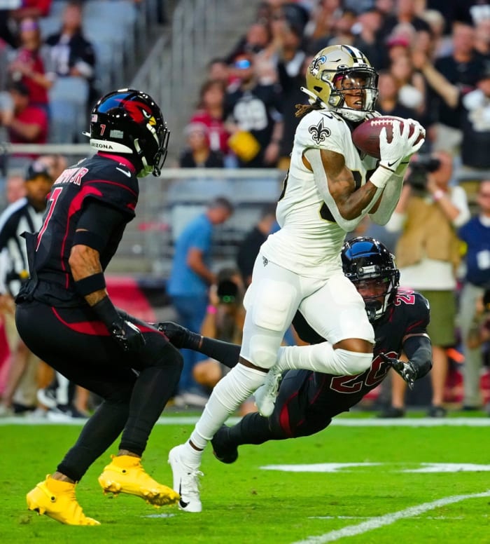 Saints Rashid Shaheed (89) makes a reception and scores a touchdown against the Cardinals Marco Wilson (20). © Patrick Breen/The Republic / USA TODAY NETWORK